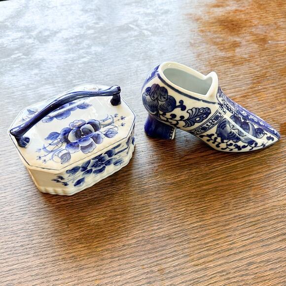 Chinese Canton Chinoiserie Blue White Trinket Box w/ Lid Plus Ceramic Shoe - Picture 5 of 13